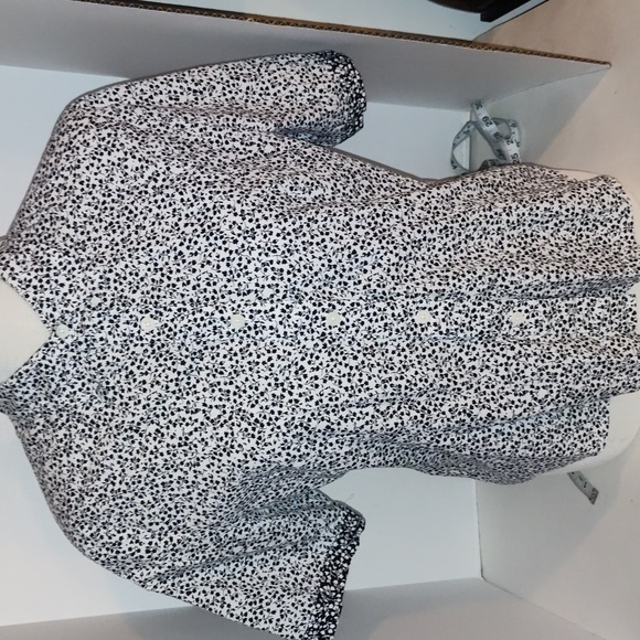 Talbots White and Blue Flower Print Button Up Short Sleeve Shirt Size Large Peti - Picture 1 of 8